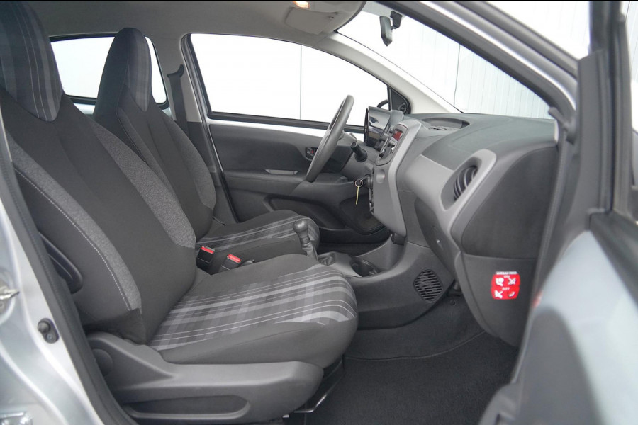 Peugeot 108 1.0 e-VTi Active / 46dkm NAP / Airco / 5-Deurs / Trekhaak / Elek. Ramen / Bluetooth