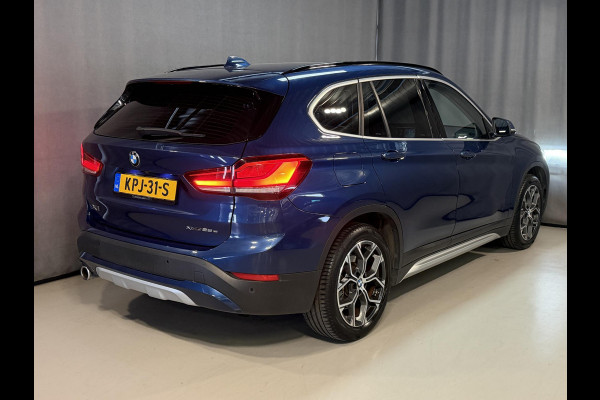 BMW X1 xDrive25e Executive xLine 18"/Keyless/Memory + stoelverwarming/Camera/Elektrische Klep/LED/DAB/Navigatie/PDC