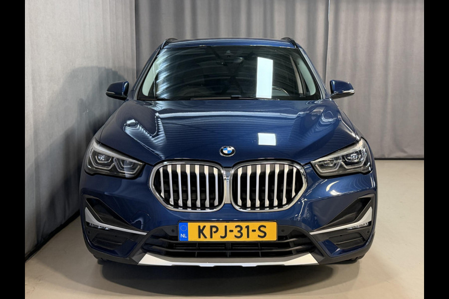 BMW X1 xDrive25e Executive xLine 18"/Keyless/Memory + stoelverwarming/Camera/Elektrische Klep/LED/DAB/Navigatie/PDC