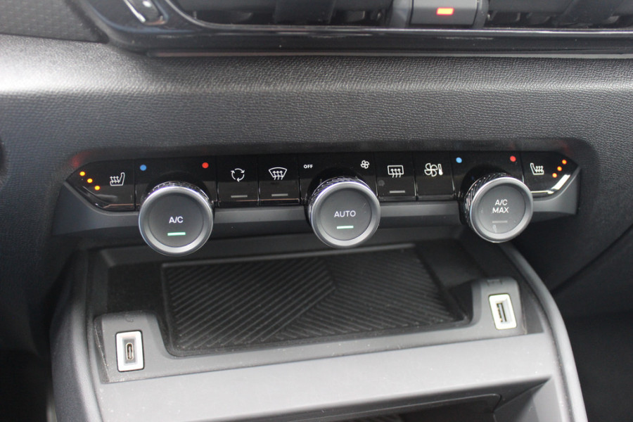 Citroën Ë-C4 Feel 50 kWh / SoH 96,4%! / Camera / Head-up / Keyless / CarPlay / 18'' / Dodehoek / DAB / Cruise Control / Full-LED