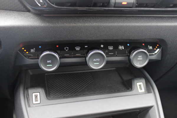 Citroën Ë-C4 Feel 50 kWh / SoH 96,4%! / Camera / Head-up / Keyless / CarPlay / 18'' / Dodehoek / DAB / Cruise Control / Full-LED