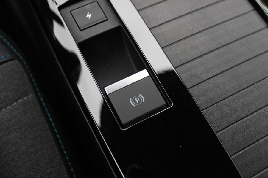 Citroën Ë-C4 Feel 50 kWh / SoH 96,4%! / Camera / Head-up / Keyless / CarPlay / 18'' / Dodehoek / DAB / Cruise Control / Full-LED