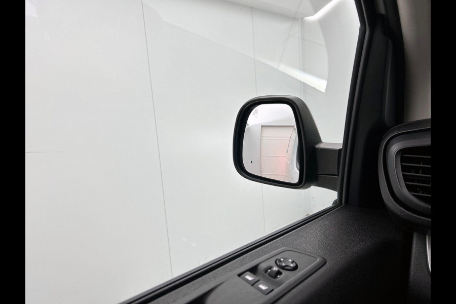 Opel Vivaro 1.5 Diesel 120 S&S L3 Apple Carplay /  Android Auto Parkeersensoren V+A Trekhaak Camera Navigatie Cruise Control LED koplampen houten afwerking laadruimte