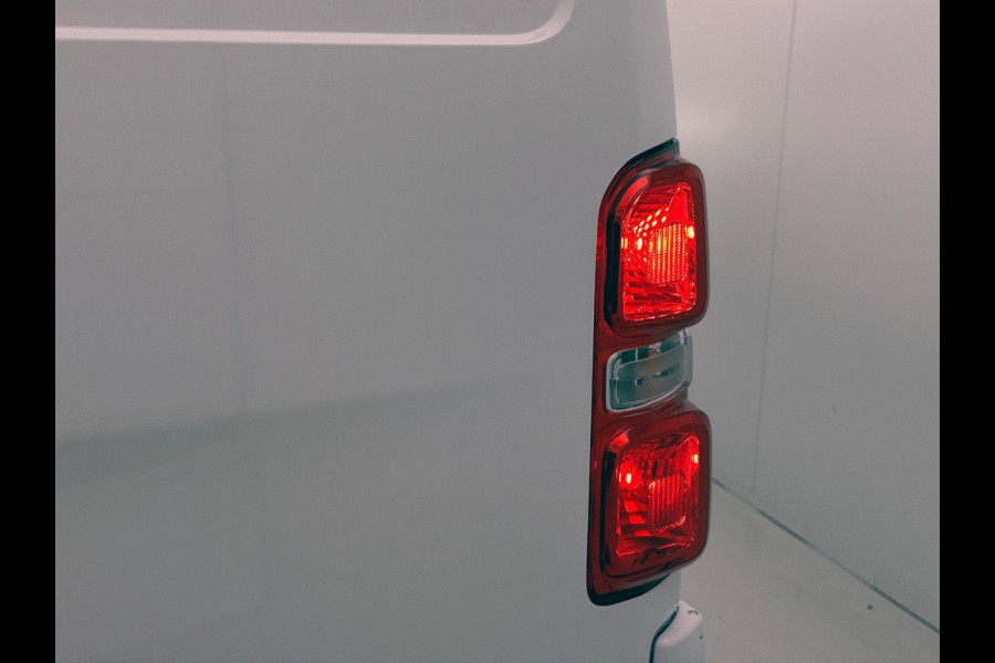 Opel Vivaro 1.5 Diesel 120 S&S L3 Apple Carplay /  Android Auto Parkeersensoren V+A Trekhaak Camera Navigatie Cruise Control LED koplampen houten afwerking laadruimte
