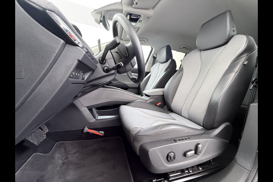 Škoda Enyaq iV60 SOH 94% Camera Adap.Cruise Elek.klep 1/2Leer Elek.Stoel/Memory Bordherk. Lane-dep. Navi Dab Pdc Apple/Android Stoel-/Stuurverw. PrivacyGlas Ecc Usb Led SmartLink 19''LM Business Edition
