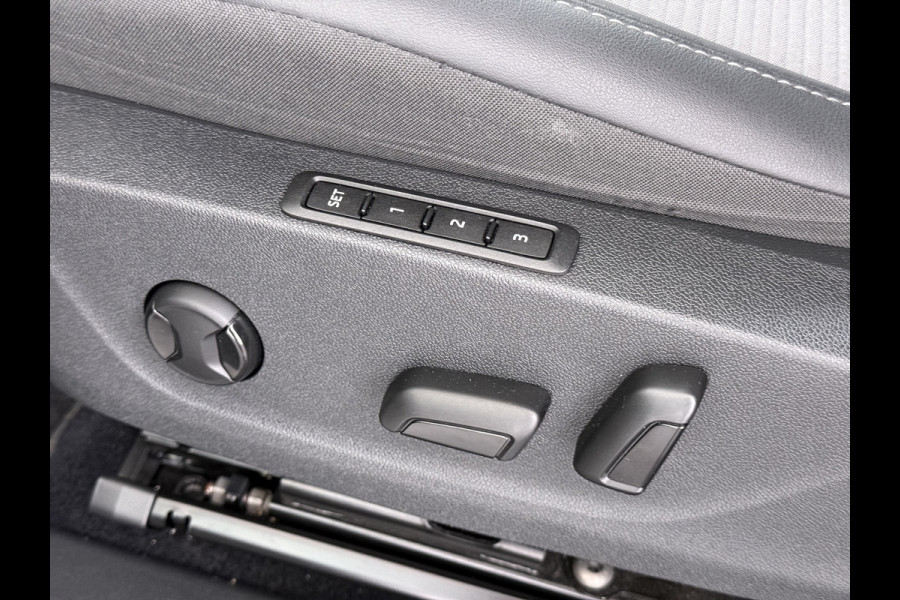 Škoda Enyaq iV60 SOH 94% Camera Adap.Cruise Elek.klep 1/2Leer Elek.Stoel/Memory Bordherk. Lane-dep. Navi Dab Pdc Apple/Android Stoel-/Stuurverw. PrivacyGlas Ecc Usb Led SmartLink 19''LM Business Edition