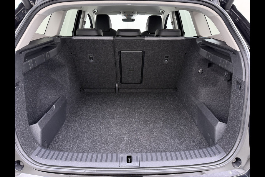 Škoda Enyaq iV60 SOH 94% Camera Adap.Cruise Elek.klep 1/2Leer Elek.Stoel/Memory Bordherk. Lane-dep. Navi Dab Pdc Apple/Android Stoel-/Stuurverw. PrivacyGlas Ecc Usb Led SmartLink 19''LM Business Edition