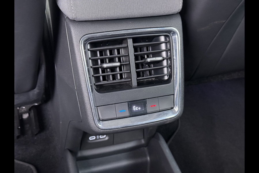 Škoda Enyaq iV60 SOH 94% Camera Adap.Cruise Elek.klep 1/2Leer Elek.Stoel/Memory Bordherk. Lane-dep. Navi Dab Pdc Apple/Android Stoel-/Stuurverw. PrivacyGlas Ecc Usb Led SmartLink 19''LM Business Edition