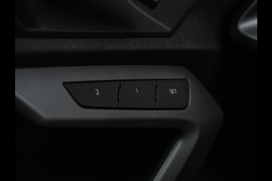 Audi A3 Sportback 45 TFSI e S edition Competition | Panoramadak | 5 jr Garantie | HUD | Sonos Sound | Camera | Ambiance interieur | Active Cruise | S-Seats + Memory | Stoelverwarming | Keyless |