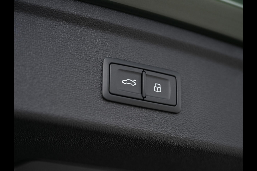 Audi A3 Sportback 45 TFSI e S edition Competition | Panoramadak | 5 jr Garantie | HUD | Sonos Sound | Camera | Ambiance interieur | Active Cruise | S-Seats + Memory | Stoelverwarming | Keyless |