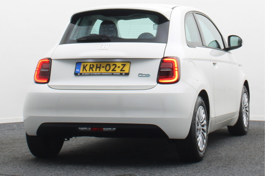 Fiat 500E Icon 42 kWh Virtual Cockpit, Cruise, Apple Carplay, Lane Assist, Climate, DAB, LED, 16''