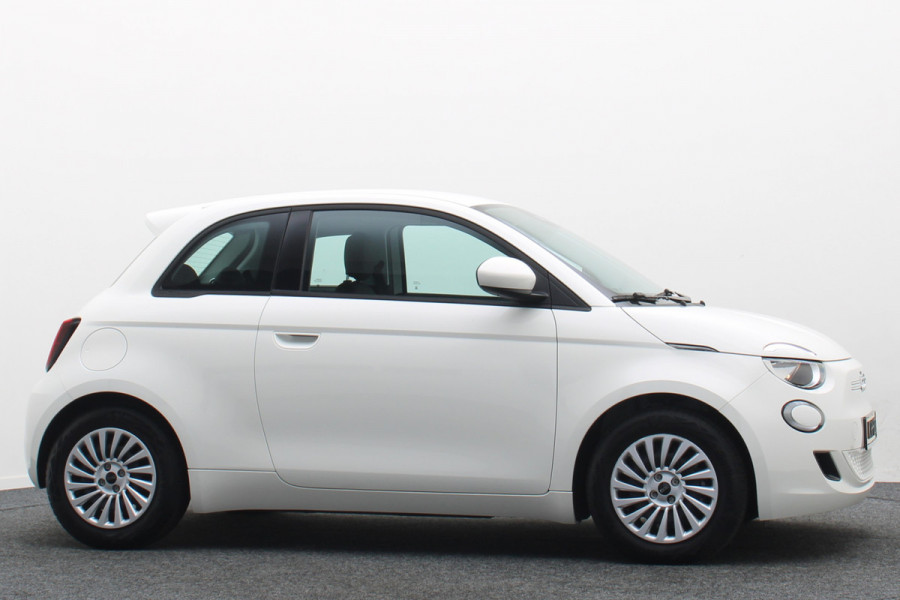 Fiat 500E Icon 42 kWh Virtual Cockpit, Cruise, Apple Carplay, Lane Assist, Climate, DAB, LED, 16''