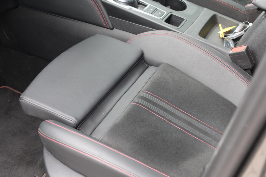 Ford Kuga 2.5 PHEV ST-Line X | NL Auto |  Winterpack | AGR Stoelen | Adaptieve Cruise Control | Electrische Achterklep | B&O Audio |