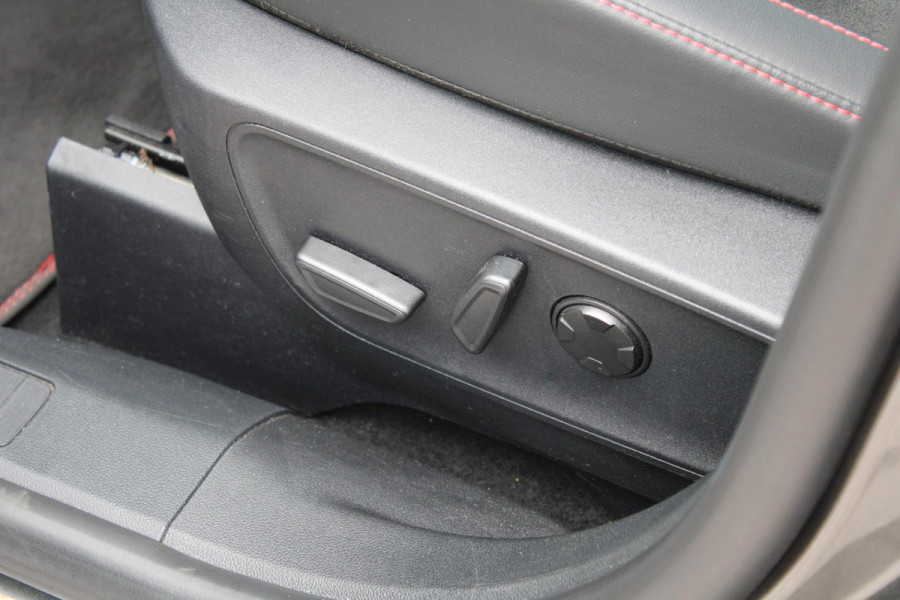 Ford Kuga 2.5 PHEV ST-Line X | NL Auto |  Winterpack | AGR Stoelen | Adaptieve Cruise Control | Electrische Achterklep | B&O Audio |