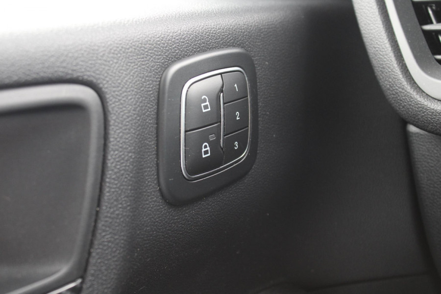Ford Kuga 2.5 PHEV ST-Line X | NL Auto |  Winterpack | AGR Stoelen | Adaptieve Cruise Control | Electrische Achterklep | B&O Audio |
