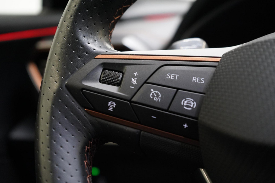 CUPRA Formentor 1.4 e-Hybrid Performance | SoH 96,2% | Navigatie | Sfeerverlichting | Keyless | Achteruitrijcamera | Stoelverwarming