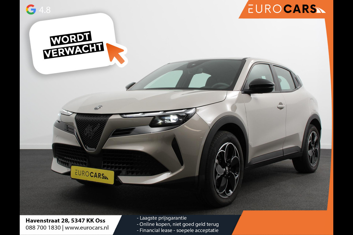 Alfa Romeo junior Elettrica Automaat 156PK Adaptieve Cruise Control LMV 18 inch Full Led Matrix Parkeer sensoren Navigatie Apple Carplay / Android auto  Climate Control