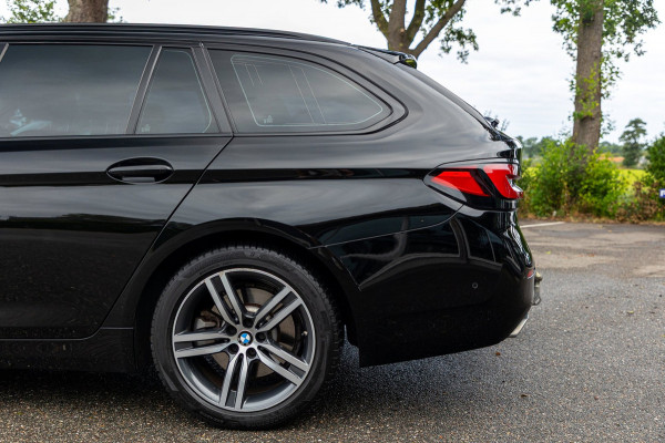 BMW 5 Serie Touring 530e Business Edition Plus Soh 89% I Trekhaak I Luxe leder I Led I Stuur & stoelverwarming I Camera I Android
