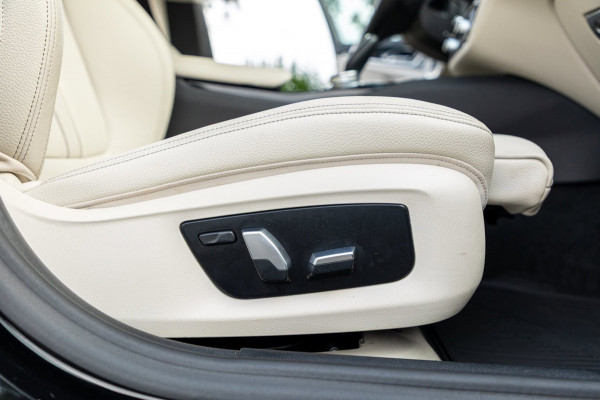 BMW 5 Serie Touring 530e Business Edition Plus Soh 89% I Trekhaak I Luxe leder I Led I Stuur & stoelverwarming I Camera I Android