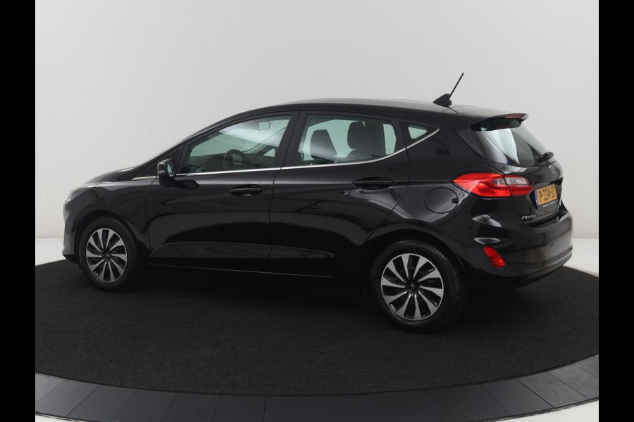 Ford Fiesta 1.0 EcoBoost Hybrid Titanium | Cruise control | Park assist | Climate control | Navigatie | Carplay | Lederen stuurwiel | Lane assist |