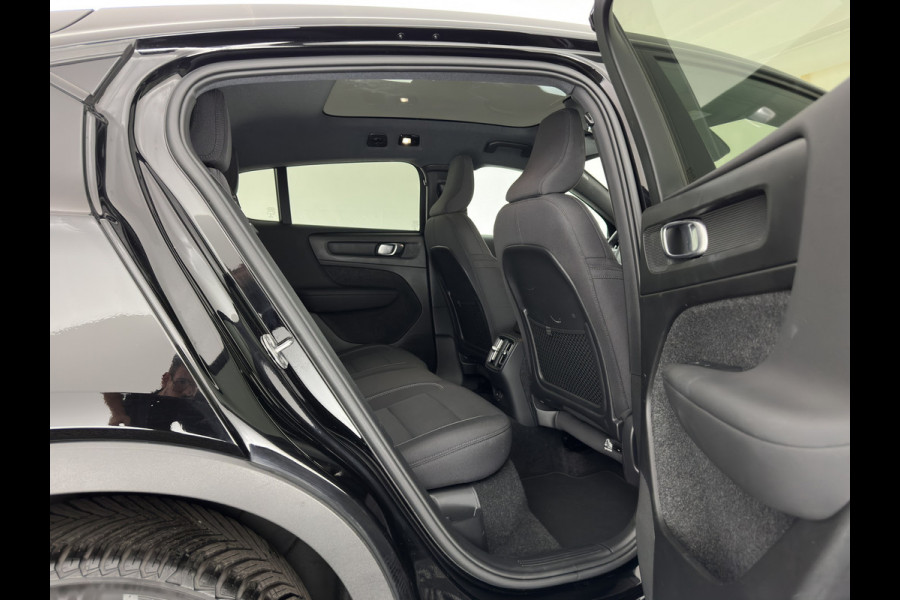 Volvo C40 Recharge Core 69 kWh [3-Fase-11kW] {SoH-93%} (INCL.BTW) Aut. *PANO | DIGI-COCKPIT | FULL-LED | CAMERA | NAVI-FULLMAP | ECC | PDC | HEATED-SPORTSEATS | PRIVACY-GLASS | 19''ALU*