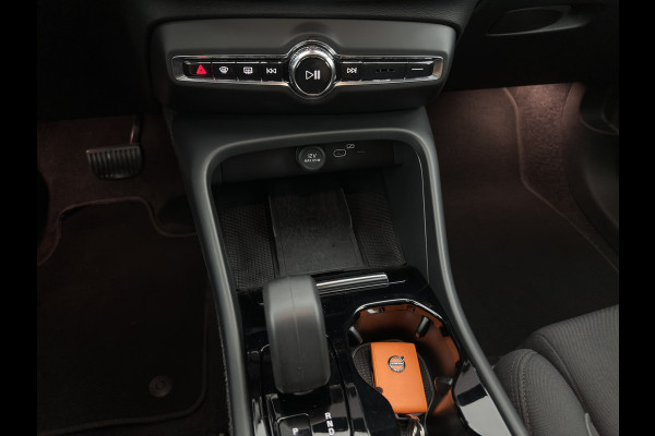 Volvo C40 Recharge Core 69 kWh [3-Fase-11kW] {SoH-93%} (INCL.BTW) Aut. *PANO | DIGI-COCKPIT | FULL-LED | CAMERA | NAVI-FULLMAP | ECC | PDC | HEATED-SPORTSEATS | PRIVACY-GLASS | 19''ALU*