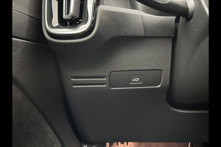 Volvo C40 Recharge Core 69 kWh [3-Fase-11kW] {SoH-93%} (INCL.BTW) Aut. *PANO | DIGI-COCKPIT | FULL-LED | CAMERA | NAVI-FULLMAP | ECC | PDC | HEATED-SPORTSEATS | PRIVACY-GLASS | 19''ALU*