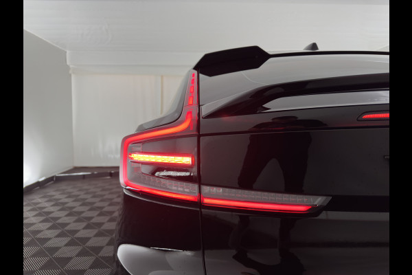 Volvo C40 Recharge Core 69 kWh [3-Fase-11kW] {SoH-93%} (INCL.BTW) Aut. *PANO | DIGI-COCKPIT | FULL-LED | CAMERA | NAVI-FULLMAP | ECC | PDC | HEATED-SPORTSEATS | PRIVACY-GLASS | 19''ALU*