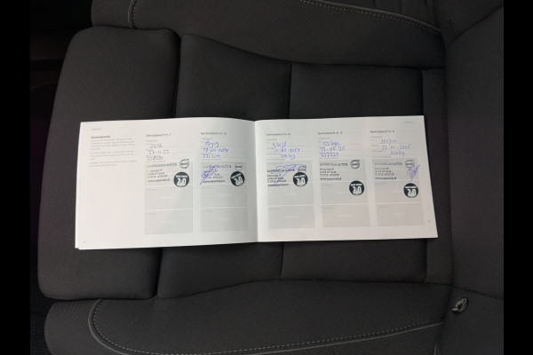 Volvo C40 Recharge Core 69 kWh [3-Fase-11kW] {SoH-93%} (INCL.BTW) Aut. *PANO | DIGI-COCKPIT | FULL-LED | CAMERA | NAVI-FULLMAP | ECC | PDC | HEATED-SPORTSEATS | PRIVACY-GLASS | 19''ALU*