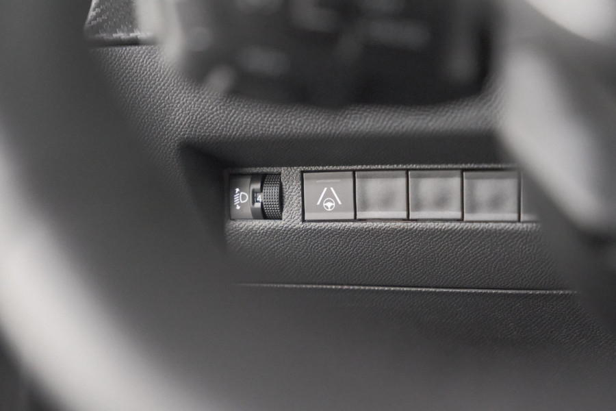Peugeot 2008 PureTech 130 EAT8 Allure | 360 Camera | Adaptieve Cruise Control | Keyless | Dodehoekdetectie