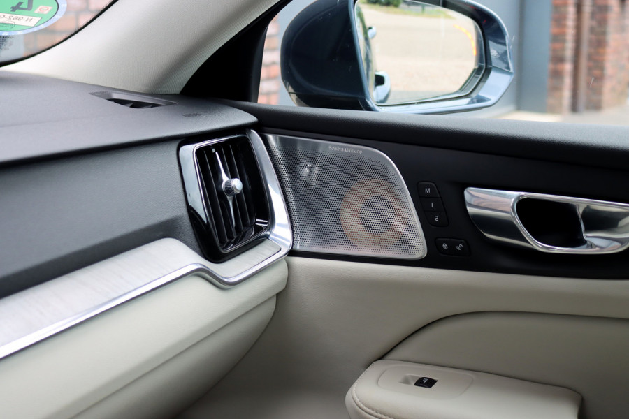 Volvo V60 2.0 T8 Twin Engine AWD Inscription | Bowers&Wilkins | Massage | Trekhaak | Memory | HUD | ACC | Stoelventilatie | Verwarmd Stuurwiel | Nappa Leder | IntelliSafe PRO |