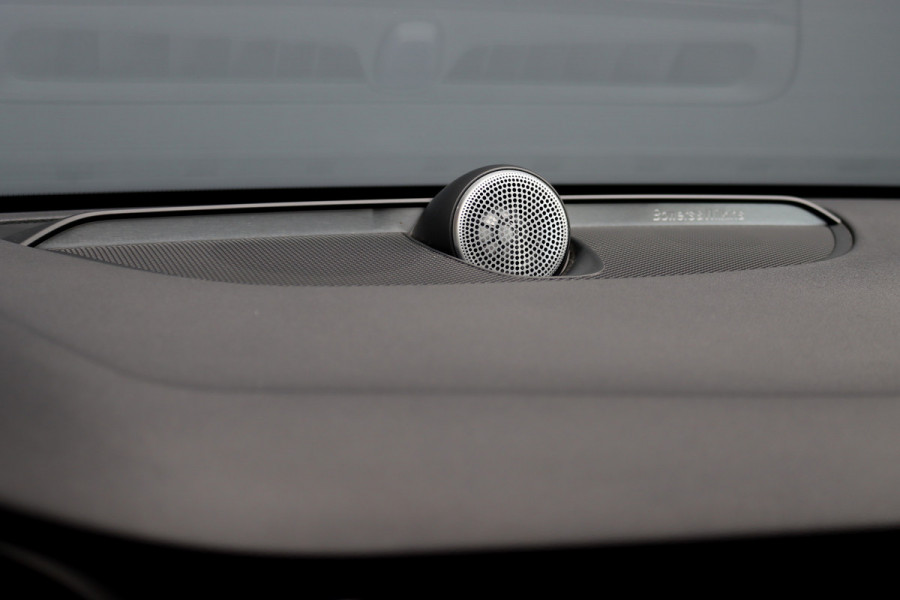 Volvo V60 2.0 T8 Twin Engine AWD Inscription | Bowers&Wilkins | Massage | Trekhaak | Memory | HUD | ACC | Stoelventilatie | Verwarmd Stuurwiel | Nappa Leder | IntelliSafe PRO |