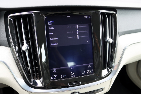 Volvo V60 2.0 T8 Twin Engine AWD Inscription | Bowers&Wilkins | Massage | Trekhaak | Memory | HUD | ACC | Stoelventilatie | Verwarmd Stuurwiel | Nappa Leder | IntelliSafe PRO |