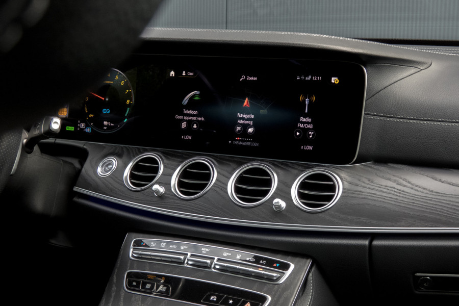 Mercedes-Benz E-Klasse Estate 300 e AMG Line | Panoramadak | Afn. trekhaak | Burmester | LED | Stoelverwarming