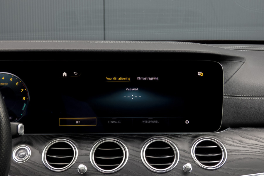 Mercedes-Benz E-Klasse Estate 300 e AMG Line | Panoramadak | Afn. trekhaak | Burmester | LED | Stoelverwarming
