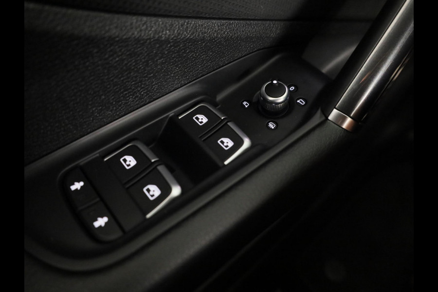 Audi Q2 35 TFSI S Edition 150pk | Panoramadak | Camera | Stoelverwarming | Elek. klep | Ambienteverlichting