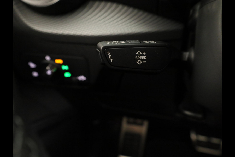 Audi Q2 35 TFSI S Edition 150pk | Panoramadak | Camera | Stoelverwarming | Elek. klep | Ambienteverlichting