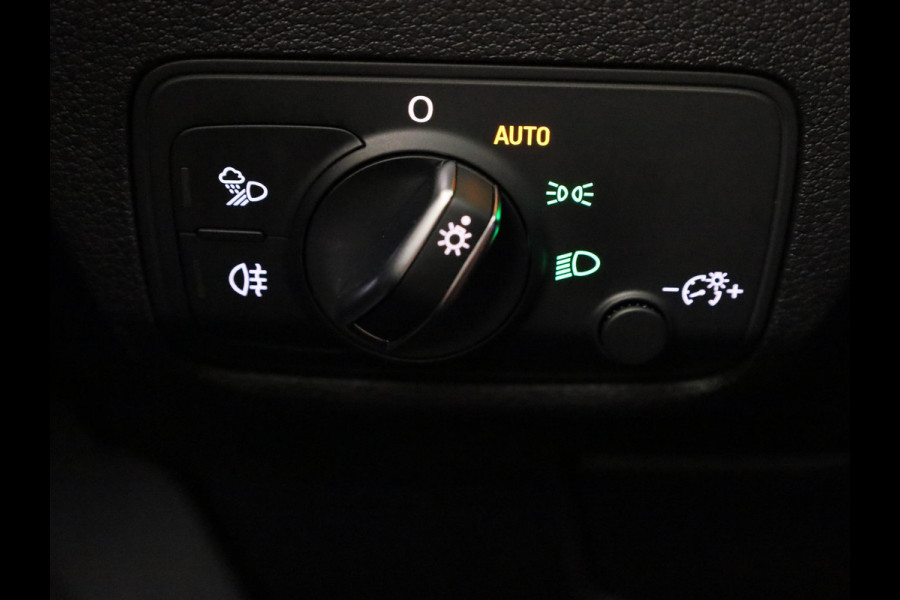 Audi Q2 35 TFSI S Edition 150pk | Panoramadak | Camera | Stoelverwarming | Elek. klep | Ambienteverlichting