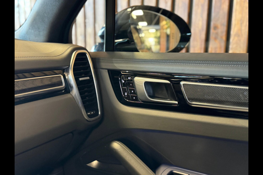 Porsche Cayenne 4.0 Turbo / Softclose / Nightvision / Matrix / Sport Chrono / Stoelventilatie / Trekhaak