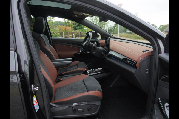 Volkswagen ID.4 Tech 77 kWh | SOH 90% | Panoramadak | Sfeerverlichting | Trekhaak | Camera | Apple Carplay | NL-Auto |