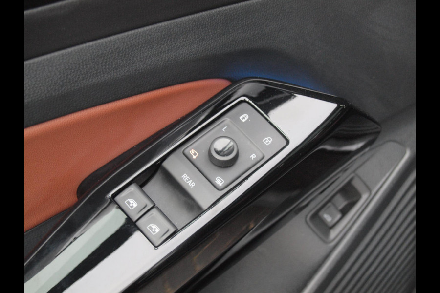 Volkswagen ID.4 Tech 77 kWh | SOH 90% | Panoramadak | Sfeerverlichting | Trekhaak | Camera | Apple Carplay | NL-Auto |