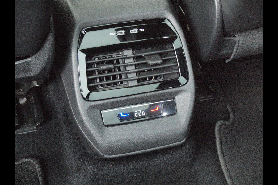 Volkswagen ID.4 Tech 77 kWh | SOH 90% | Panoramadak | Sfeerverlichting | Trekhaak | Camera | Apple Carplay | NL-Auto |