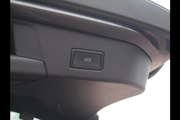 Volkswagen ID.4 Tech 77 kWh | SOH 90% | Panoramadak | Sfeerverlichting | Trekhaak | Camera | Apple Carplay | NL-Auto |