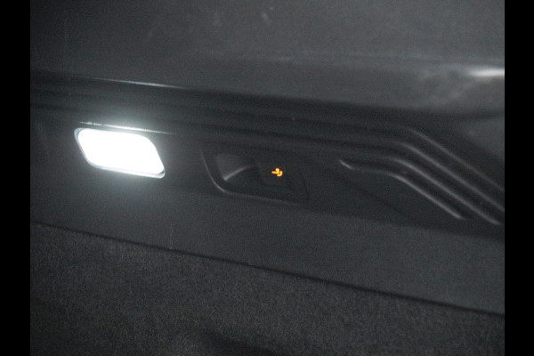 Volkswagen ID.4 Tech 77 kWh | SOH 90% | Panoramadak | Sfeerverlichting | Trekhaak | Camera | Apple Carplay | NL-Auto |