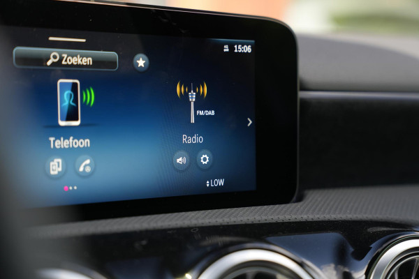 Mercedes-Benz A-Klasse 250 4MATIC AMG Line Panoramadak Ambient Widescreen HeadUp AMG Pakket Keyless Memory Facelift