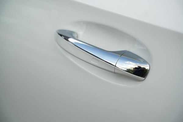 Mercedes-Benz A-Klasse 250 4MATIC AMG Line Panoramadak Ambient Widescreen HeadUp AMG Pakket Keyless Memory Facelift