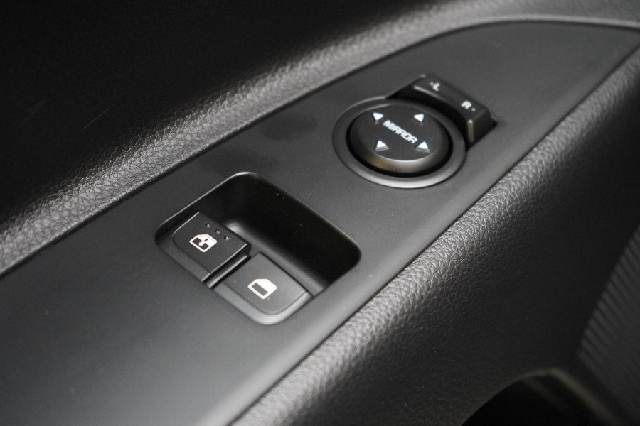 Kia Stonic 1.0 T-GDi 120pk MHEV DynamicLine | Carplay | Trekhaak | All-seasonbanden | Camera | Cruise control