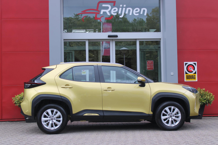 Toyota Yaris Cross 1.5 Hybrid Dynamic | KEYLESS ENTRY / START | VOORSTOELEN VERWARMD | STUUR VERWARMING | HEAD-UP DISPLAY | LED KOPLAMPEN | ADAPTIVE CRUISE CONTROL | LANE ASIST |  ELEKTRISCH BEDIENBARE ACHTERKLEP | DRAADLOOS APPLE CARPLAY | ANDROID AUTO |  ACHTERUITRIJCAMERA | DRAADLOZE TELEFOONLADER | VOORRUIT VERWARMING | 16" LICHTMETALEN VELGEN |
