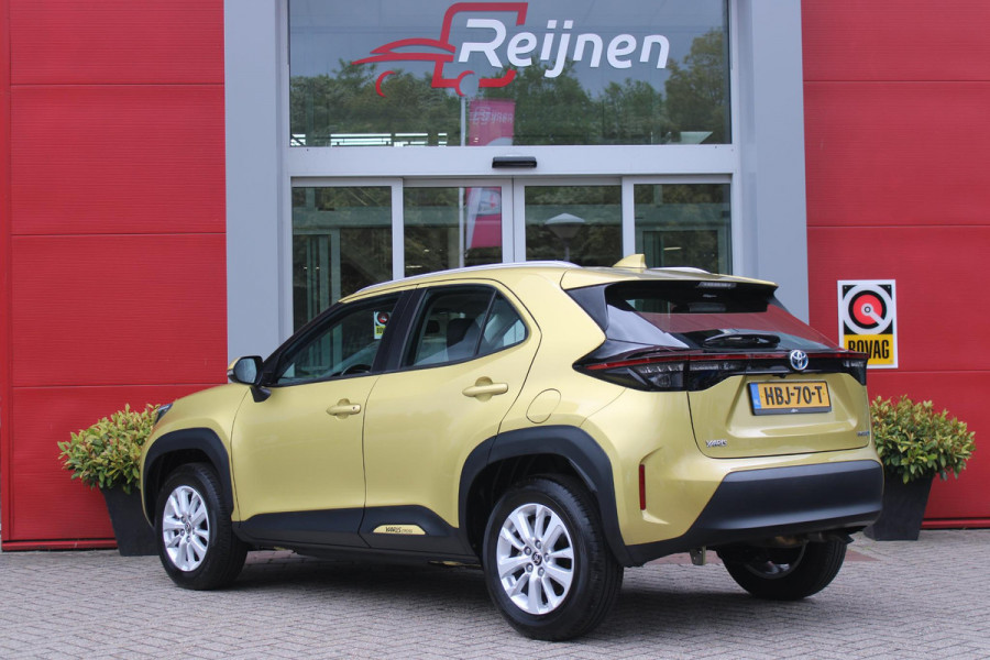 Toyota Yaris Cross 1.5 Hybrid Dynamic | KEYLESS ENTRY / START | VOORSTOELEN VERWARMD | STUUR VERWARMING | HEAD-UP DISPLAY | LED KOPLAMPEN | ADAPTIVE CRUISE CONTROL | LANE ASIST |  ELEKTRISCH BEDIENBARE ACHTERKLEP | DRAADLOOS APPLE CARPLAY | ANDROID AUTO |  ACHTERUITRIJCAMERA | DRAADLOZE TELEFOONLADER | VOORRUIT VERWARMING | 16" LICHTMETALEN VELGEN |