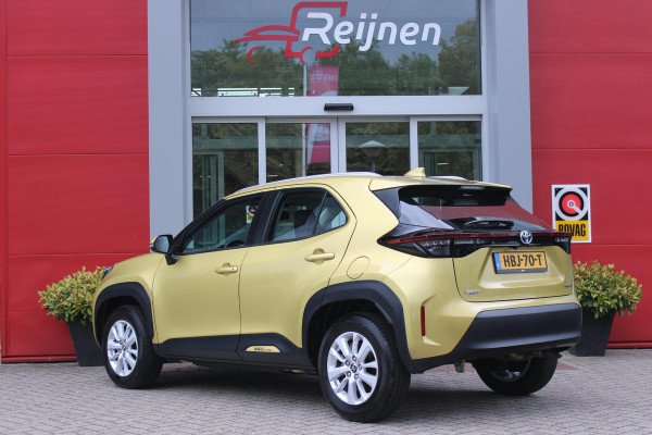 Toyota Yaris Cross 1.5 Hybrid Dynamic | KEYLESS ENTRY / START | VOORSTOELEN VERWARMD | STUUR VERWARMING | HEAD-UP DISPLAY | LED KOPLAMPEN | ADAPTIVE CRUISE CONTROL | LANE ASIST |  ELEKTRISCH BEDIENBARE ACHTERKLEP | DRAADLOOS APPLE CARPLAY | ANDROID AUTO |  ACHTERUITRIJCAMERA | DRAADLOZE TELEFOONLADER | VOORRUIT VERWARMING | 16" LICHTMETALEN VELGEN |